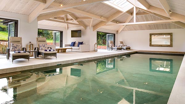 view of indoor pool 