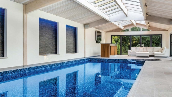 5 Fantastic Pool House Features